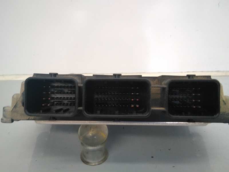 Recambio de centralita motor uce para citroën c4 berlina collection referencia OEM IAM 9664843780 0281013872 E3-B2-25-2