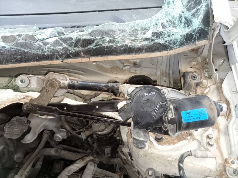 Recambio de motor limpia delantero para hyundai i30 (gd) trend referencia OEM IAM 98100A5000  