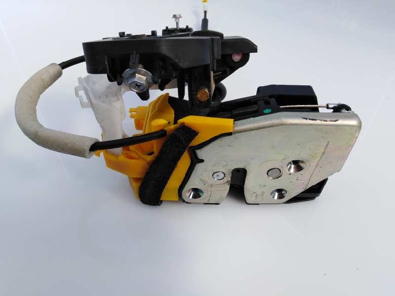 Recambio de cerradura puerta delantera derecha para kia cee´d drive referencia OEM IAM 81320A2300  E2-A5-5-2