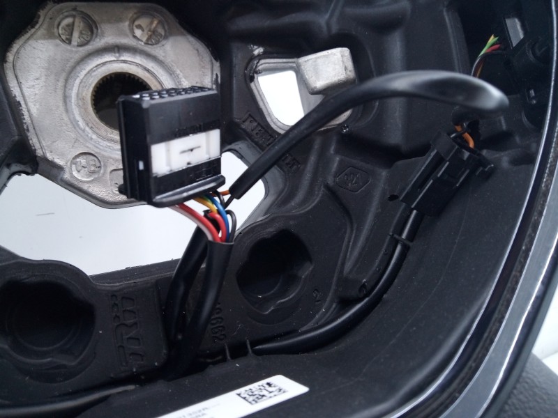 Recambio de volante para dacia sandero iii stepaway referencia OEM IAM 464001352R  E1-A1-6-2