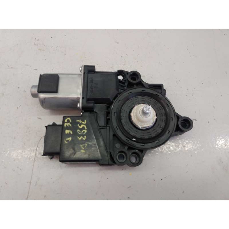 Recambio de motor elevalunas delantero izquierdo para kia cee´d drive referencia OEM IAM 82450A2010 001100620844 E2-B5-7-2