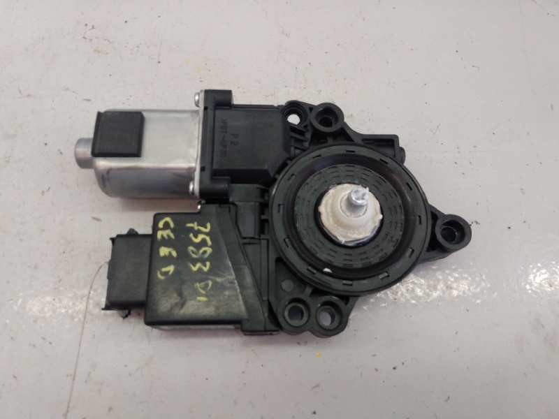 Recambio de motor elevalunas delantero izquierdo para kia cee´d drive referencia OEM IAM 82450A2010 001100620844 E2-B5-7-2