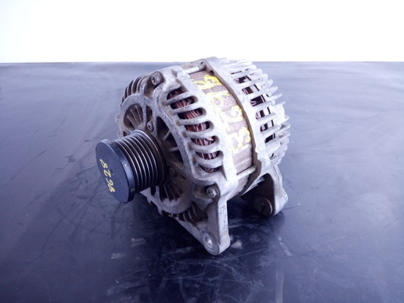 Recambio de alternador para nissan x-trail (t31) se referencia OEM IAM 23100JG71A A3TJ2481 P3-A4-8-4
