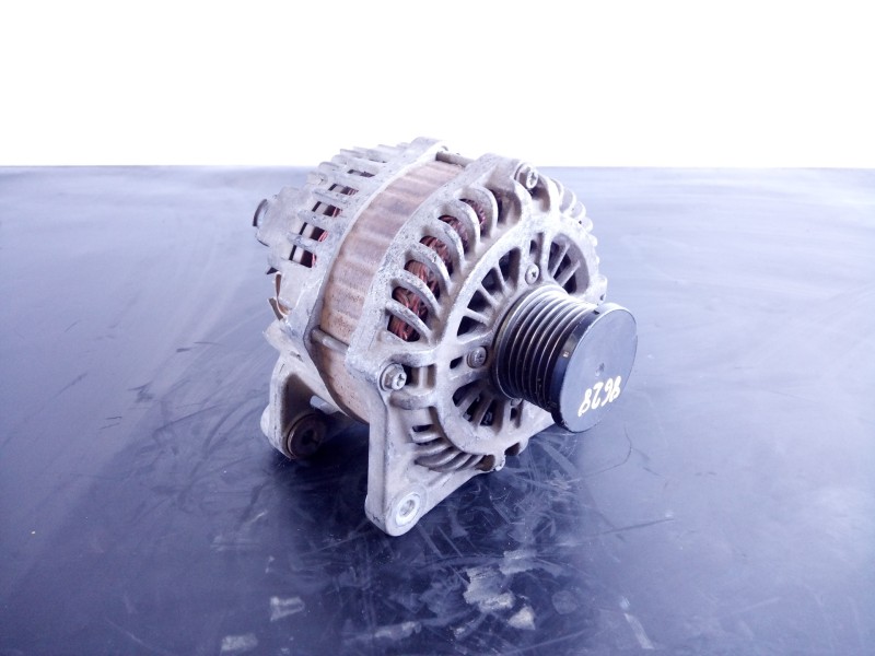 Recambio de alternador para nissan x-trail (t31) se referencia OEM IAM 23100JG71A A3TJ2481 P3-A4-8-4
