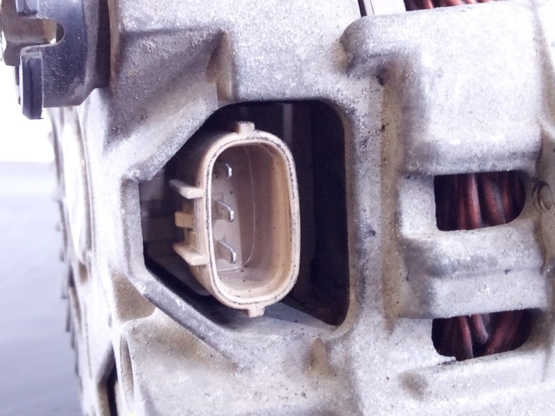 Recambio de alternador para nissan x-trail (t31) se referencia OEM IAM 23100JG71A A3TJ2481 P3-A4-8-4