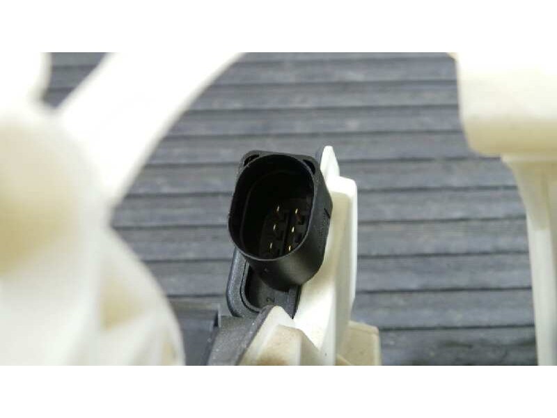 Recambio de cerradura puerta trasera izquierda para volkswagen tiguan (5n1) advance bluemotion referencia OEM IAM 5N0839015D  E1