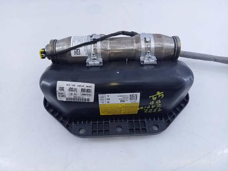 Recambio de airbag delantero derecho para opel zafira (c) selective start/stop referencia OEM IAM 13381058  E2-B6-64-2