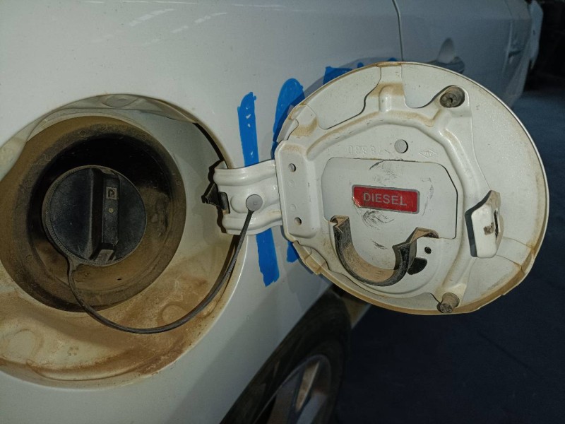 Recambio de tapa exterior combustible para renault koleos expression referencia OEM IAM   