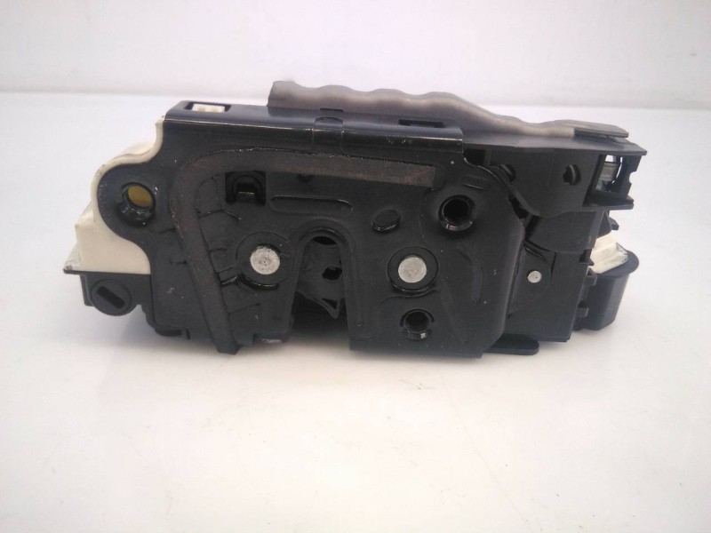 Recambio de cerradura puerta trasera derecha para skoda rapid ambition referencia OEM IAM 5E0839016A  E1-A5-8-1