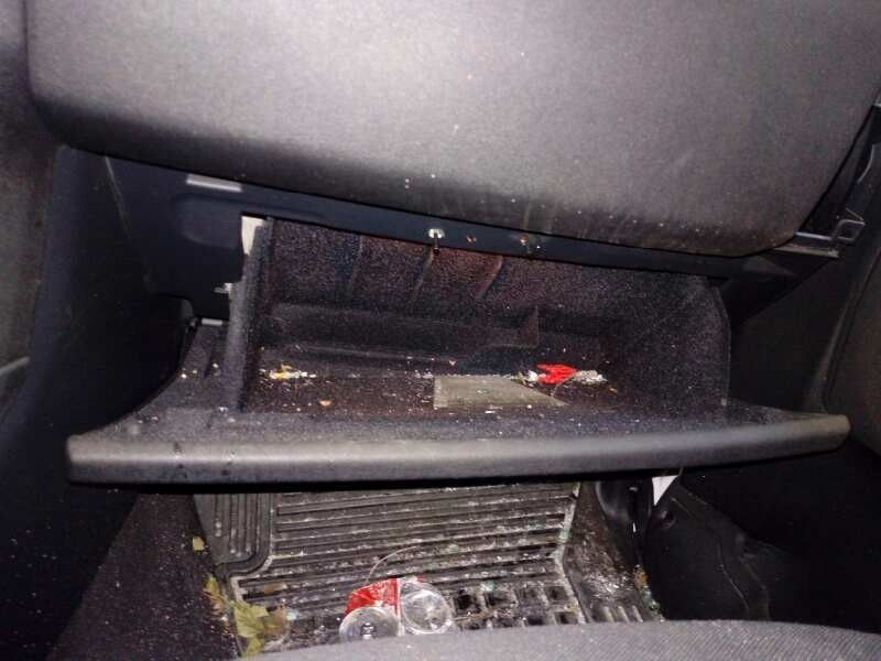 Recambio de guantera para land rover discovery 4 tdv6 se referencia OEM IAM   