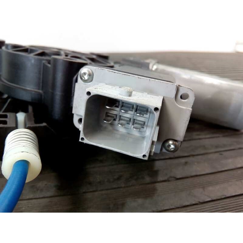 Recambio de elevalunas delantero izquierdo para opel corsa e color edition ecoflex referencia OEM IAM 13447038  E2 -B6-23-1