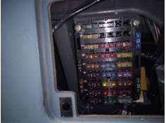 CAJA RELES / FUSIBLES 