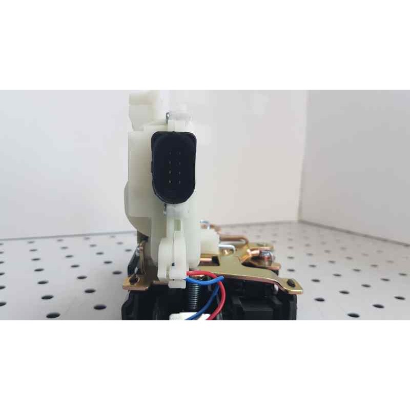 Recambio de cerradura puerta delantera izquierda para universal cerradura delantera izquierda vw-seat-skoda referencia OEM IAM 3