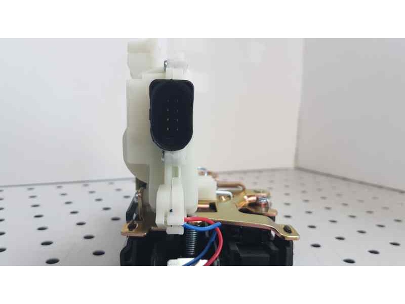 Recambio de cerradura puerta delantera derecha para universal cerradura delantera derecha vw referencia OEM IAM 3B1837016BH NUEV