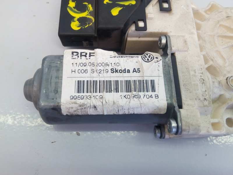 Recambio de motor elevalunas trasero derecho para skoda octavia berlina (1z3) referencia OEM IAM 995933109  E1-B6-44-1