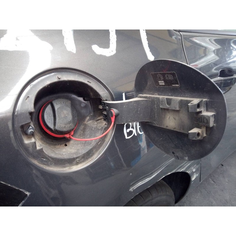 Recambio de tapa exterior combustible para opel astra j lim. excellence referencia OEM IAM   