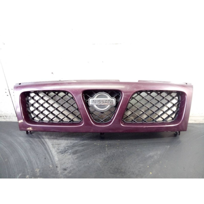 Recambio de rejilla delantera para nissan terrano/terrano.ii (r20) elegance referencia OEM IAM 623107F  P2-A2-14