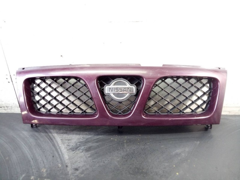 Recambio de rejilla delantera para nissan terrano/terrano.ii (r20) elegance referencia OEM IAM 623107F  P2-A2-14