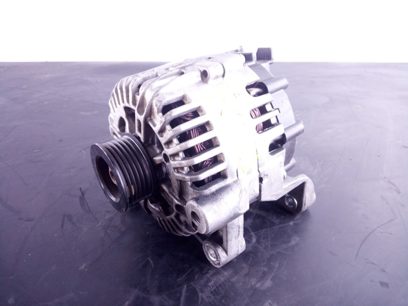 Recambio de alternador para bmw serie 1 berlina (e81/e87) 120d referencia OEM IAM 5570202808 220117 P3-A4-20-2