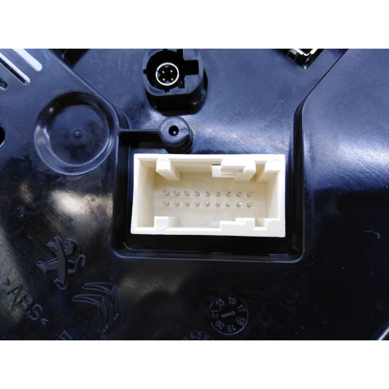 Recambio de cuadro instrumentos para peugeot 3008 gt line referencia OEM IAM 9810394480 50300352011500 E3-B2-29-3