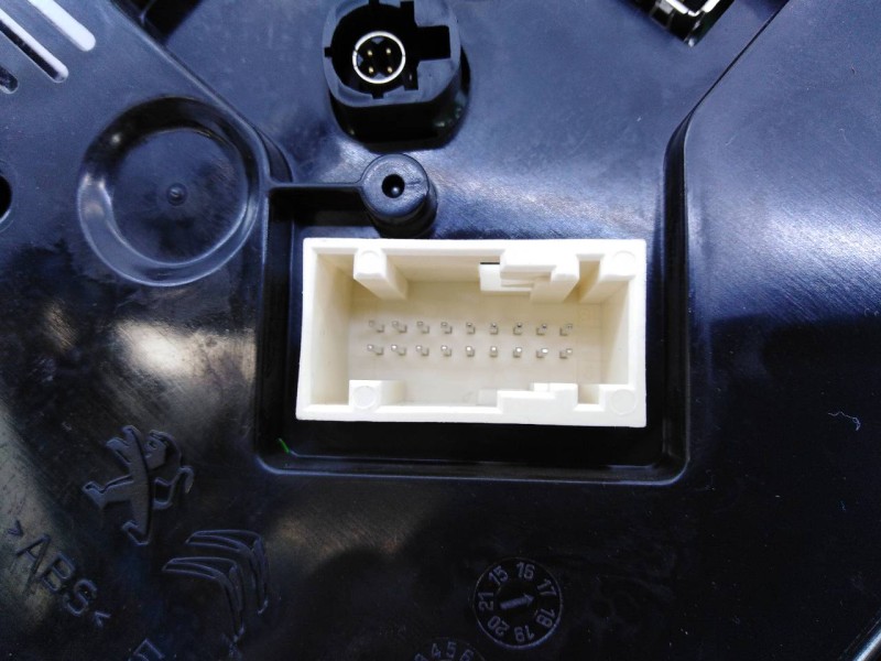 Recambio de cuadro instrumentos para peugeot 3008 gt line referencia OEM IAM 9810394480 50300352011500 E3-B2-29-3