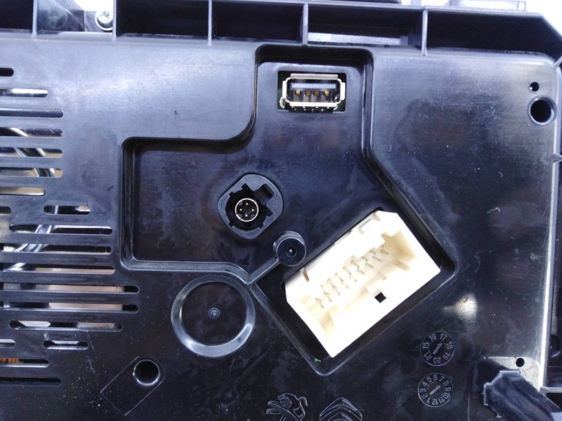 Recambio de cuadro instrumentos para peugeot 3008 gt line referencia OEM IAM 9810394480 50300352011500 E3-B2-29-3