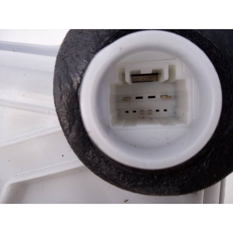 Recambio de cerradura puerta delantera derecha para toyota prius+ eco referencia OEM IAM D500527234  E2-B4-50-1