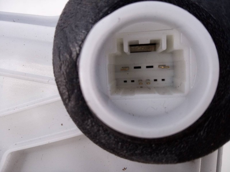 Recambio de cerradura puerta delantera derecha para toyota prius+ eco referencia OEM IAM D500527234  E2-B4-50-1