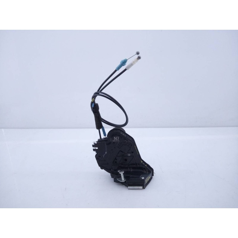 Recambio de cerradura puerta trasera izquierda para toyota prius+ eco referencia OEM IAM N700528033  E2-B4-61-1