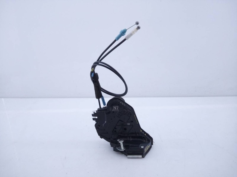 Recambio de cerradura puerta trasera izquierda para toyota prius+ eco referencia OEM IAM N700528033  E2-B4-61-1