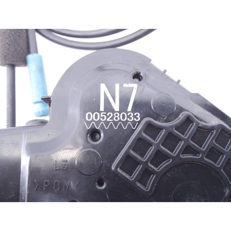 Recambio de cerradura puerta trasera izquierda para toyota prius+ eco referencia OEM IAM N700528033  E2-B4-61-1