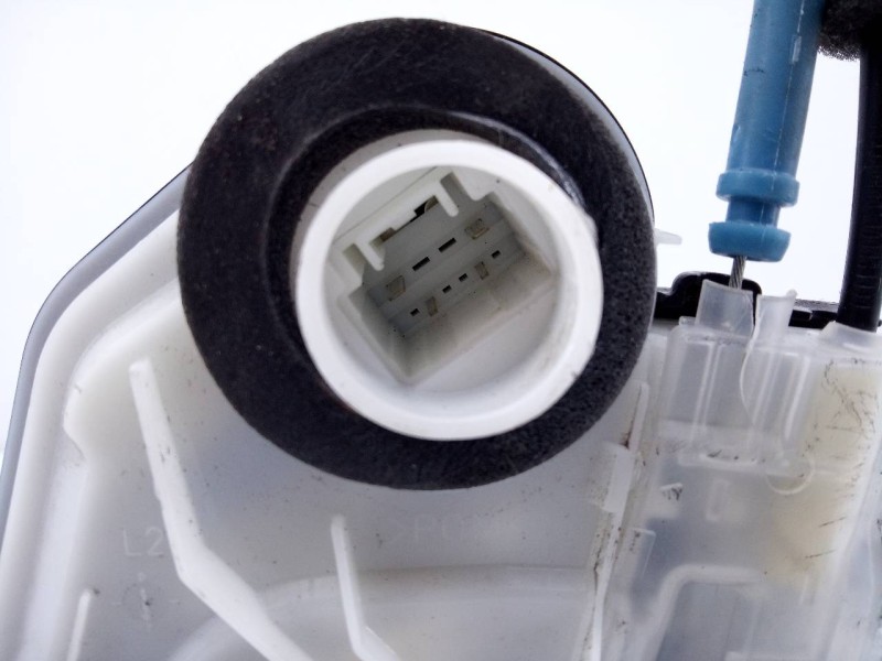 Recambio de cerradura puerta trasera izquierda para toyota prius+ eco referencia OEM IAM N700528033  E2-B4-61-1