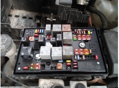 CAJA RELES / FUSIBLES 13318785 