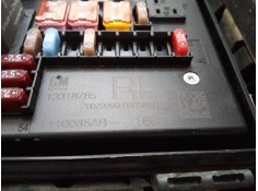Recambio de caja reles / fusibles para opel astra j lim. enjoy referencia OEM IAM 13318785   2