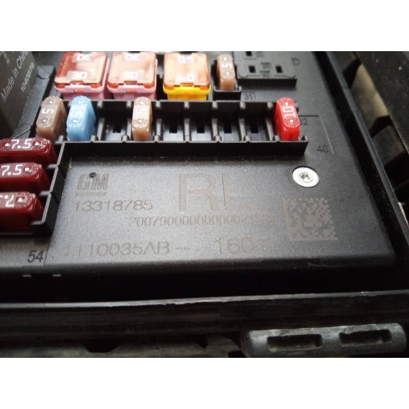 Recambio de caja reles / fusibles para opel astra j lim. enjoy referencia OEM IAM 13318785  