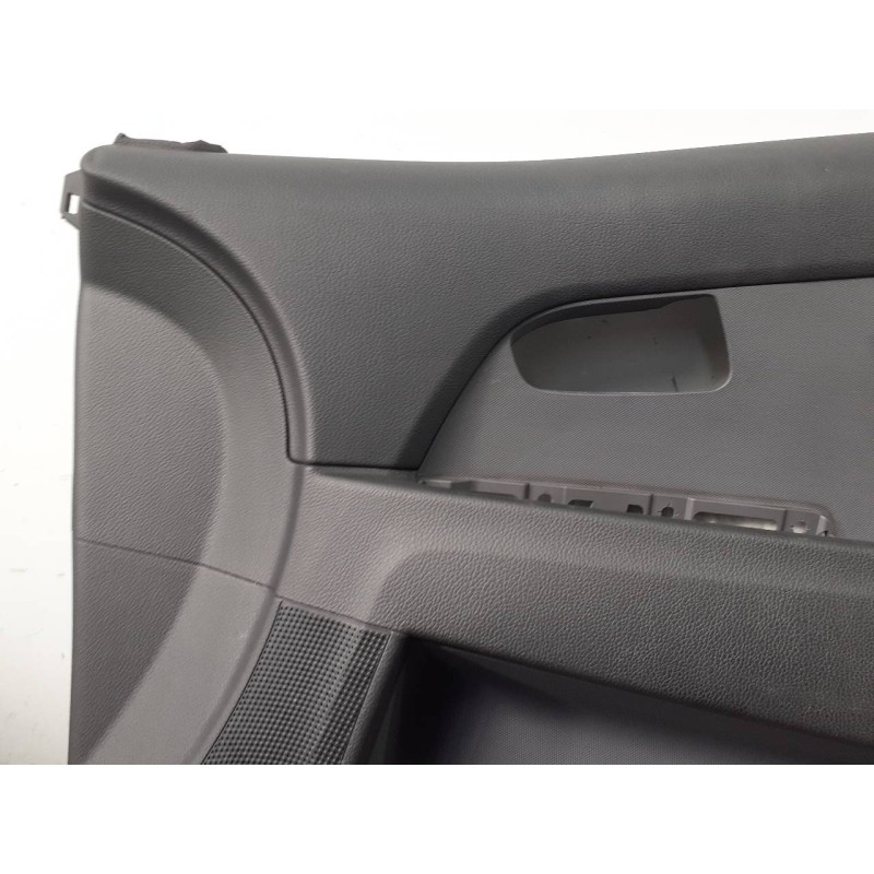 Recambio de guarnecido puerta delantera derecha para kia sportage drive 4x2 referencia OEM IAM 823613U010  P2-A1-13