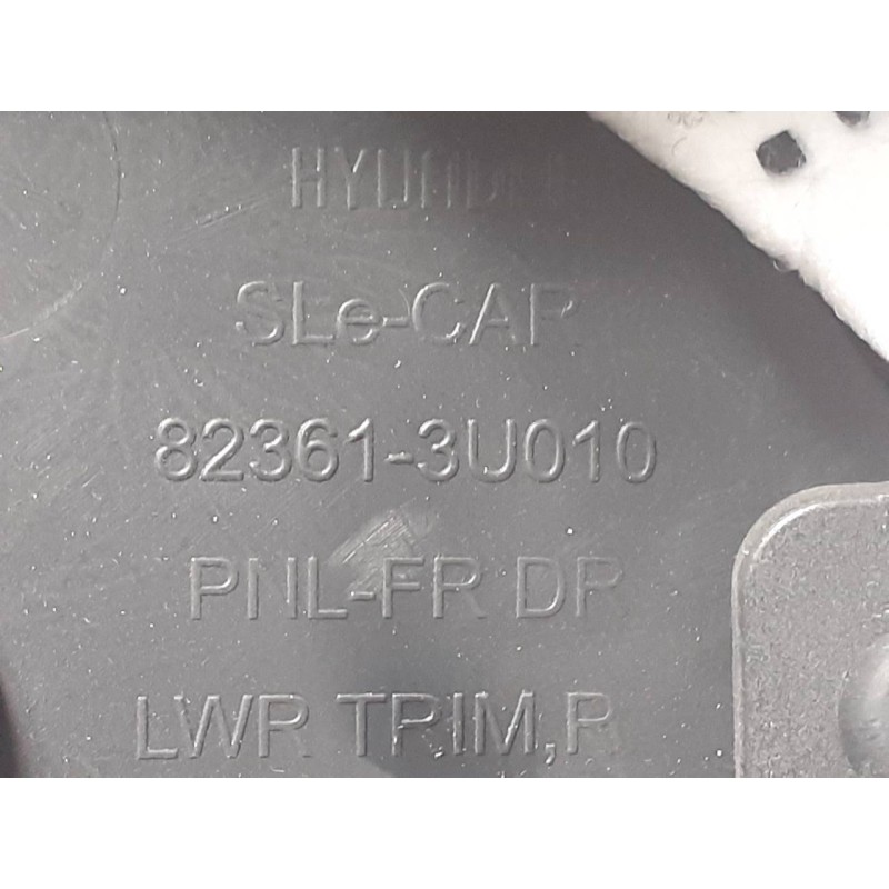 Recambio de guarnecido puerta delantera derecha para kia sportage drive 4x2 referencia OEM IAM 823613U010  P2-A1-13