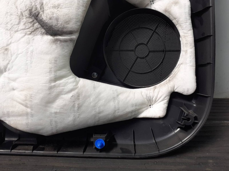 Recambio de guarnecido puerta delantera derecha para kia sportage drive 4x2 referencia OEM IAM 823613U010  P2-A1-13