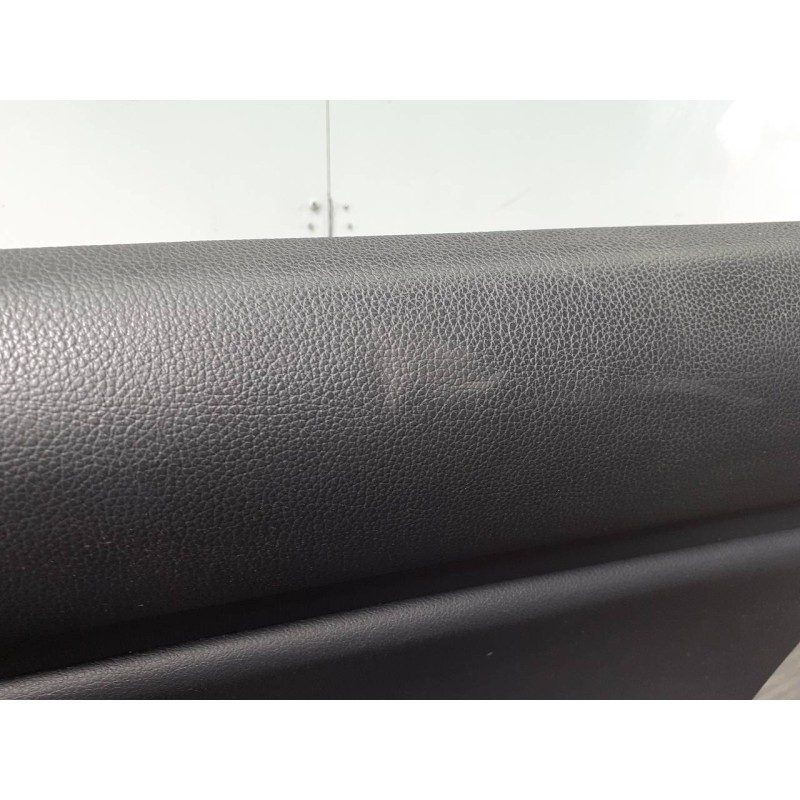 Recambio de guarnecido puerta delantera derecha para kia sportage drive 4x2 referencia OEM IAM 823613U010  P2-A1-13