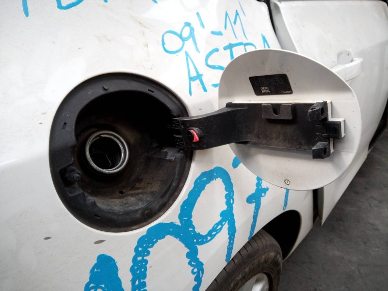 Recambio de tapa exterior combustible para opel astra j lim. enjoy referencia OEM IAM   
