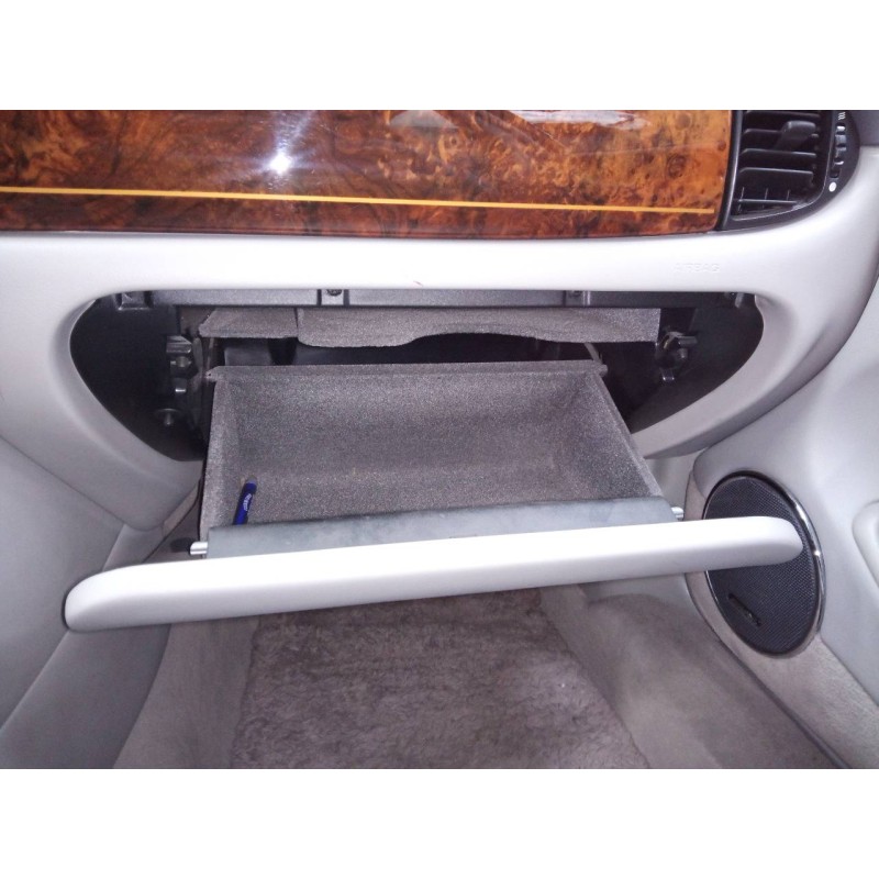 Recambio de guantera para jaguar daimler referencia OEM IAM   