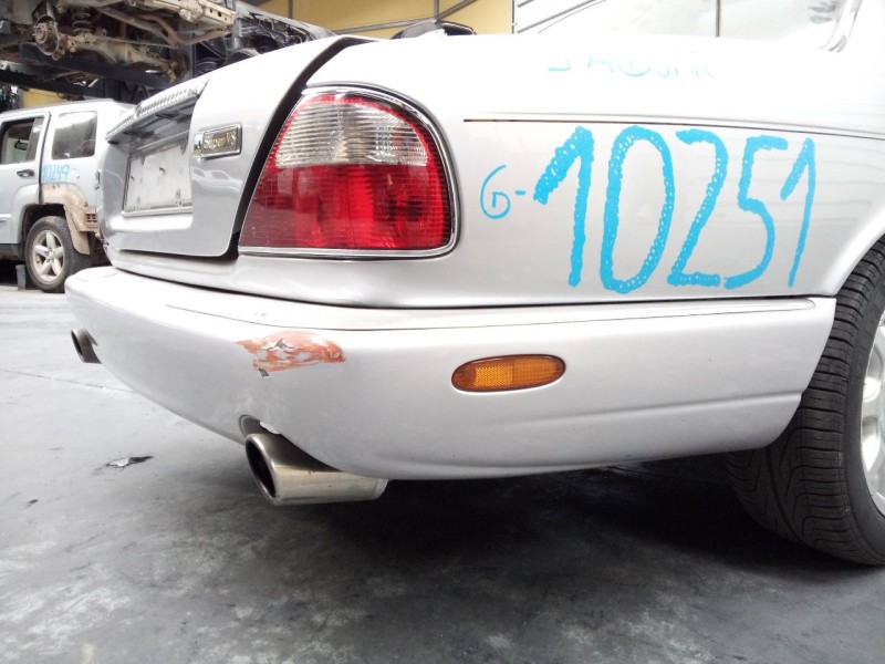 Recambio de paragolpes trasero para jaguar daimler referencia OEM IAM   