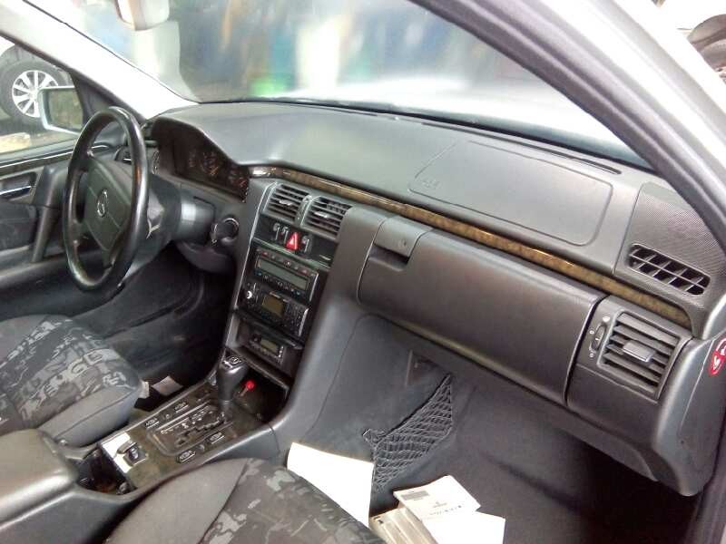 mercedes clase e (w210) berlina del año 1995