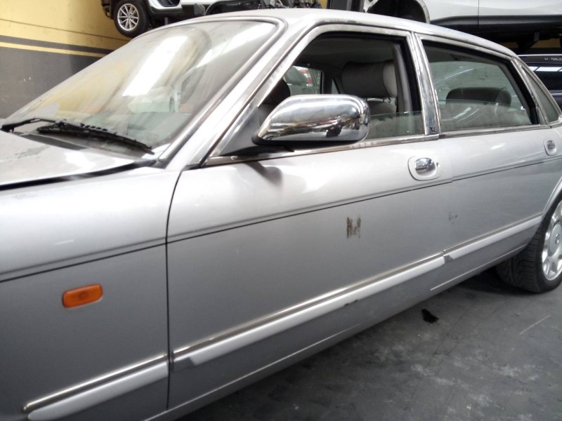 Recambio de puerta delantera izquierda para jaguar daimler referencia OEM IAM   