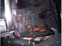 CAJA RELES / FUSIBLES 