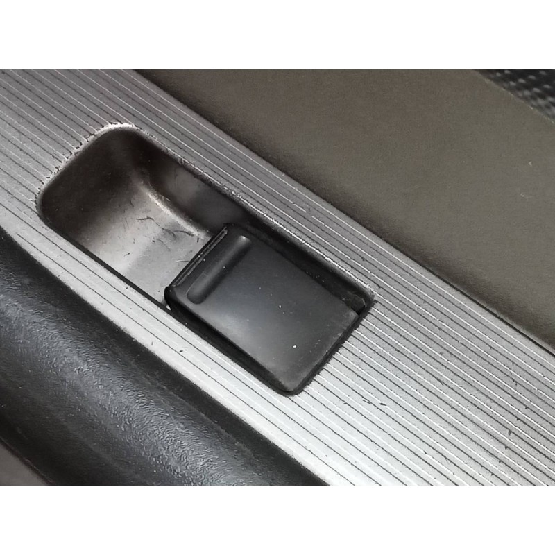 Recambio de mando elevalunas trasero derecho para nissan x-trail (t30) comfort referencia OEM IAM   