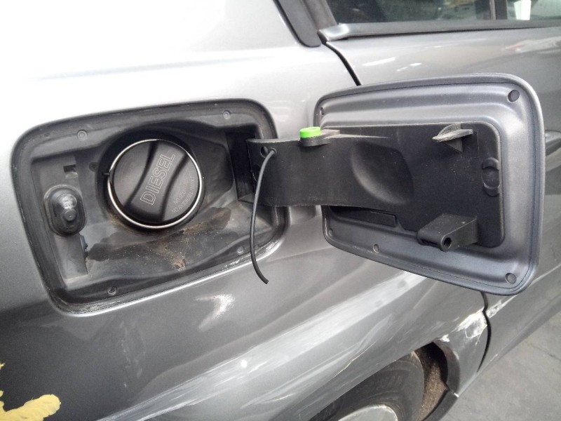 Recambio de tapa exterior combustible para bmw serie 3 berlina (e90) 320d referencia OEM IAM   