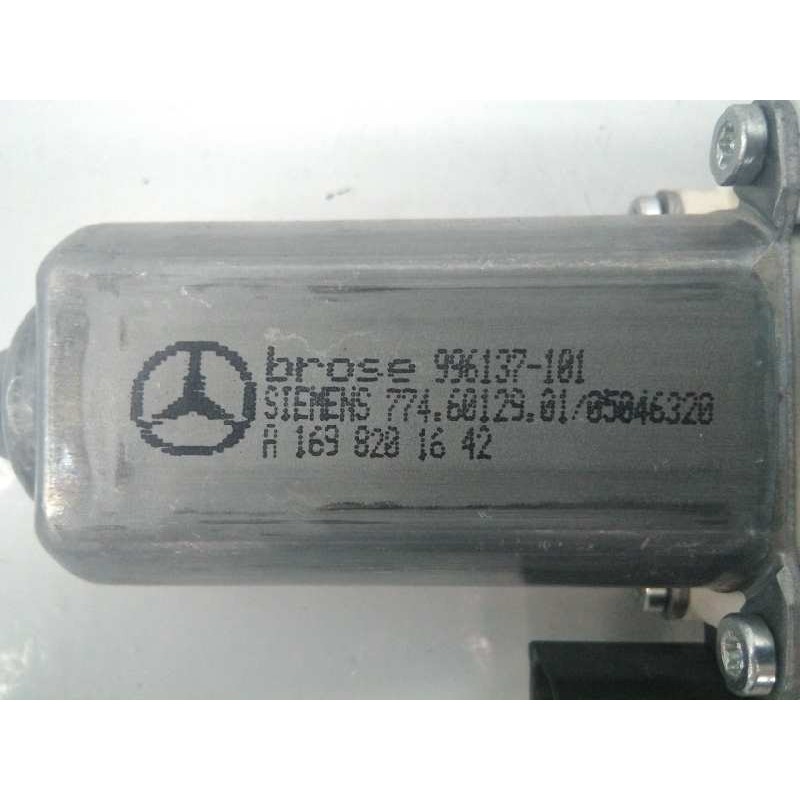 Recambio de motor elevalunas delantero derecho para mercedes-benz clase a (w169) a 180 cdi a-edition referencia OEM IAM A1698201