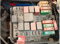 CAJA RELES / FUSIBLES 