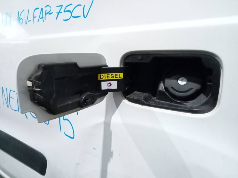 Recambio de tapa exterior combustible para peugeot partner kasten confort l1 referencia OEM IAM   